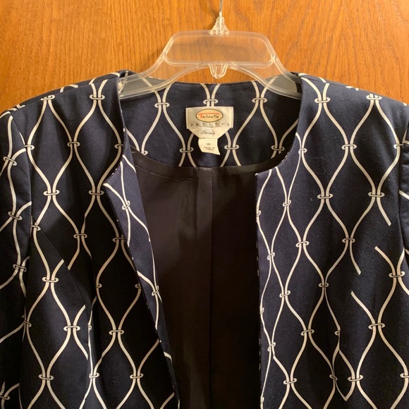 Blazer - Picture 3 of 7